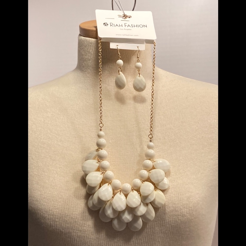 NWT Riah Fashion White Bead Necklace & Earrings